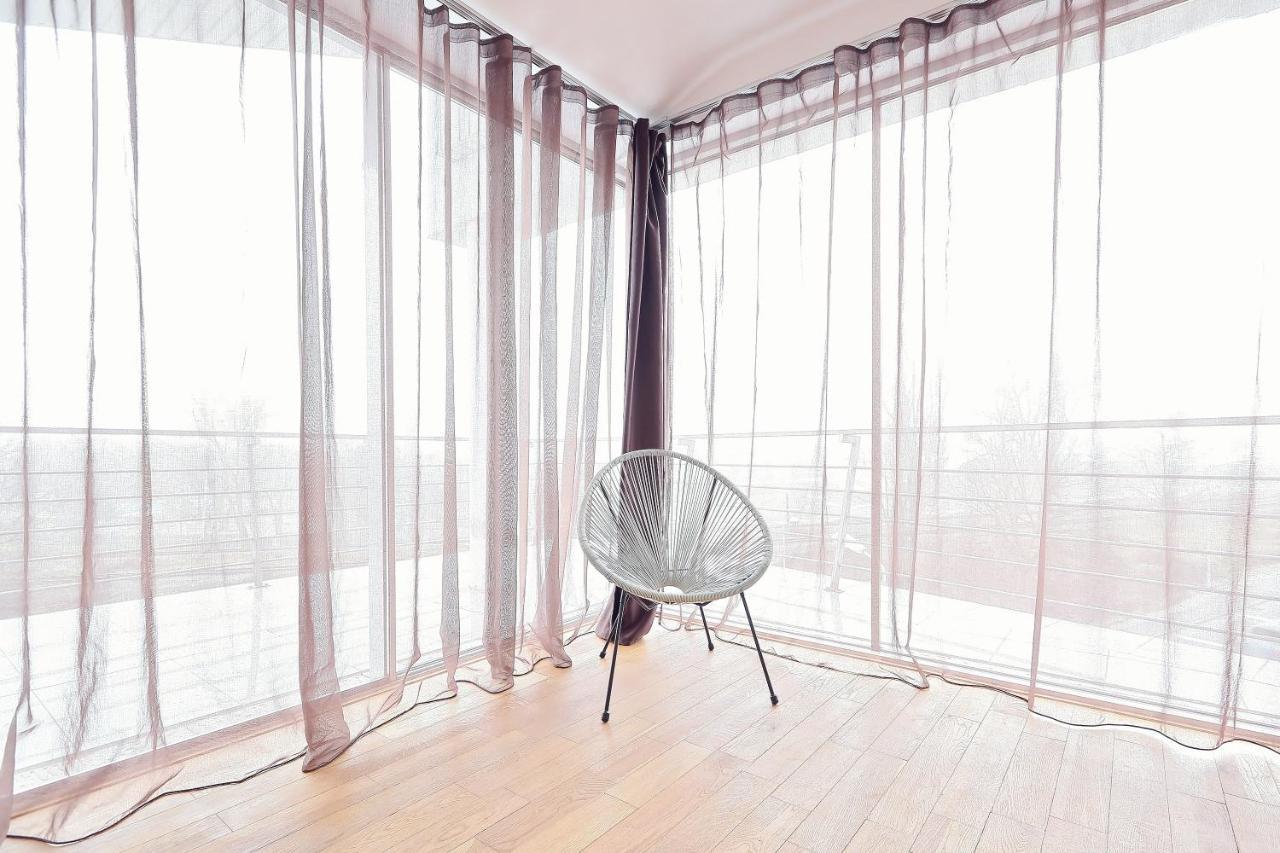 Living In Aparthotel Oradea Bagian luar foto