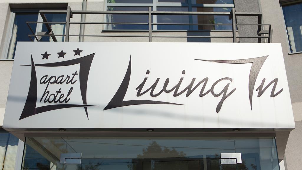 Living In Aparthotel Oradea Bagian luar foto