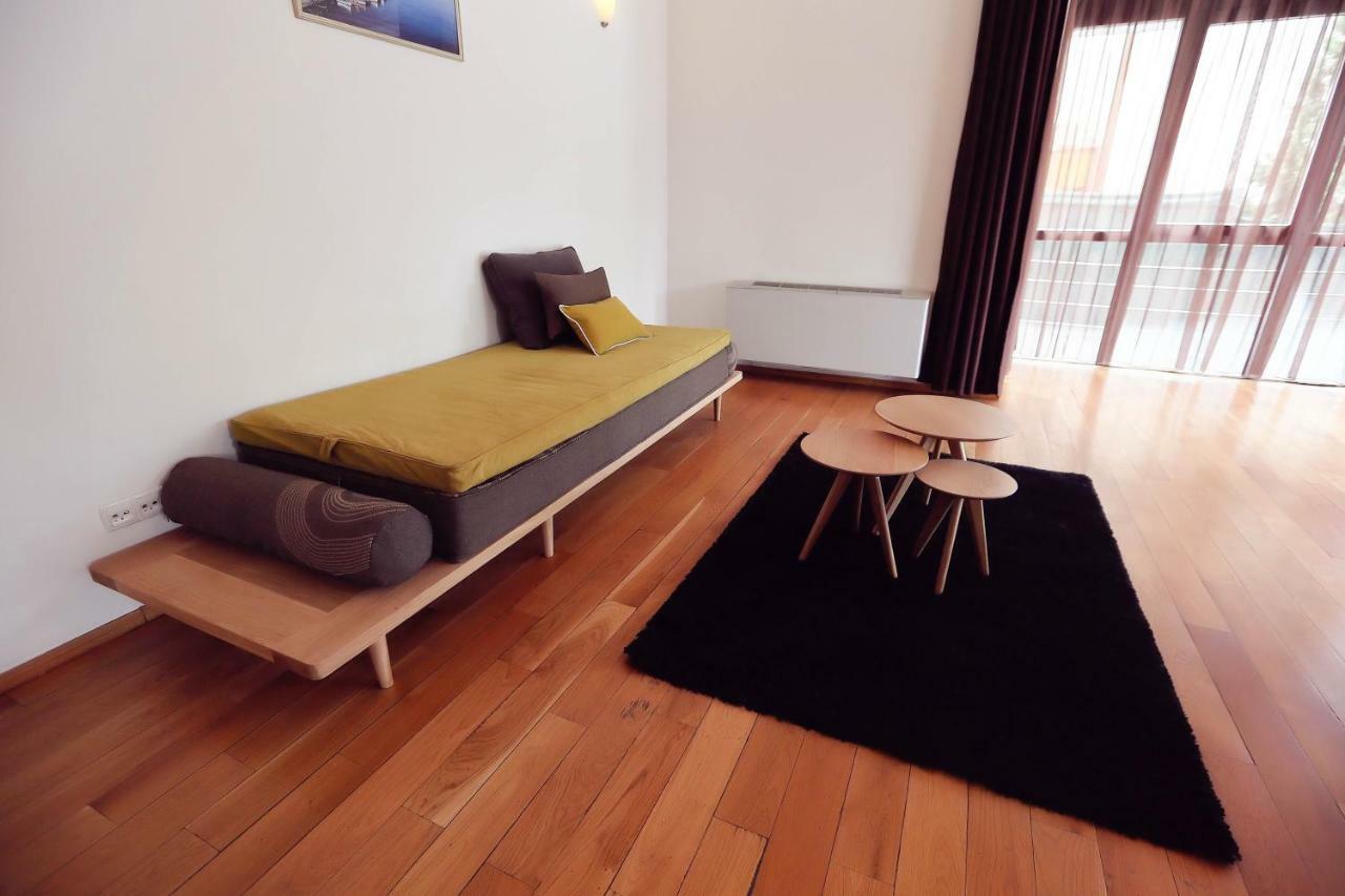 Living In Aparthotel Oradea Bagian luar foto