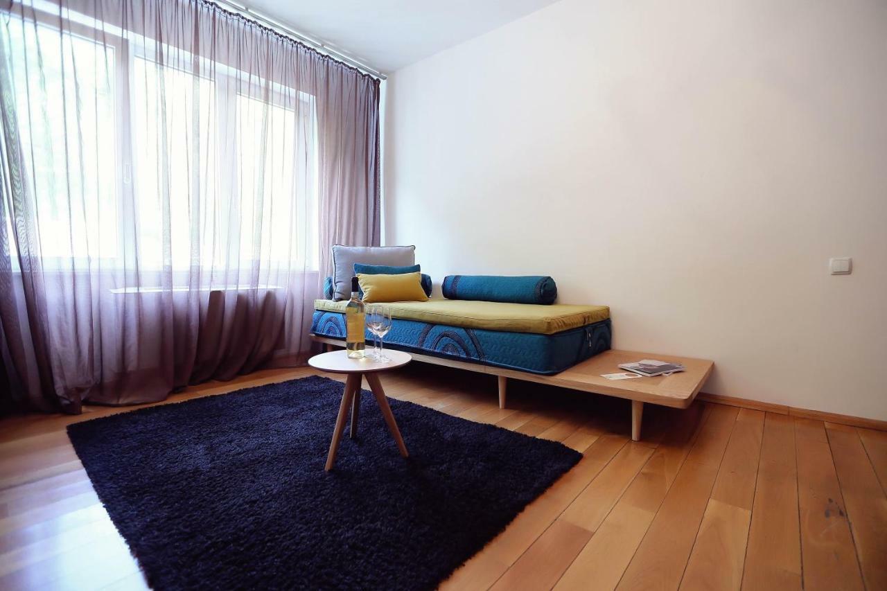 Living In Aparthotel Oradea Bagian luar foto